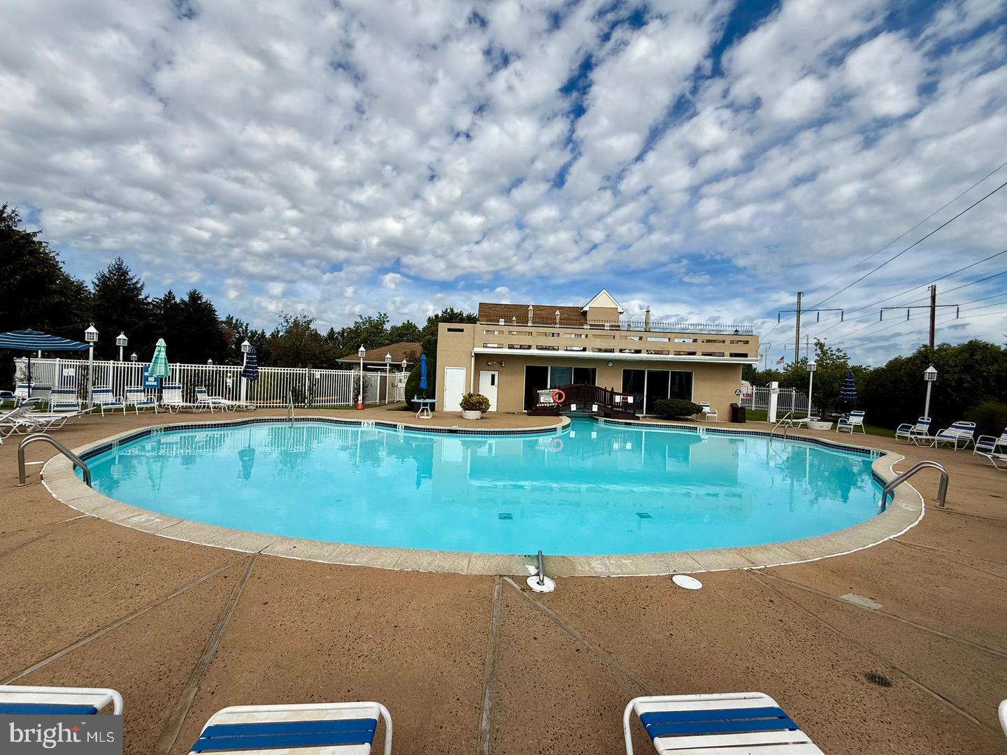 FOUNTAIN POINTE - Residential