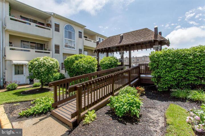 FOUNTAIN POINTE - Residential