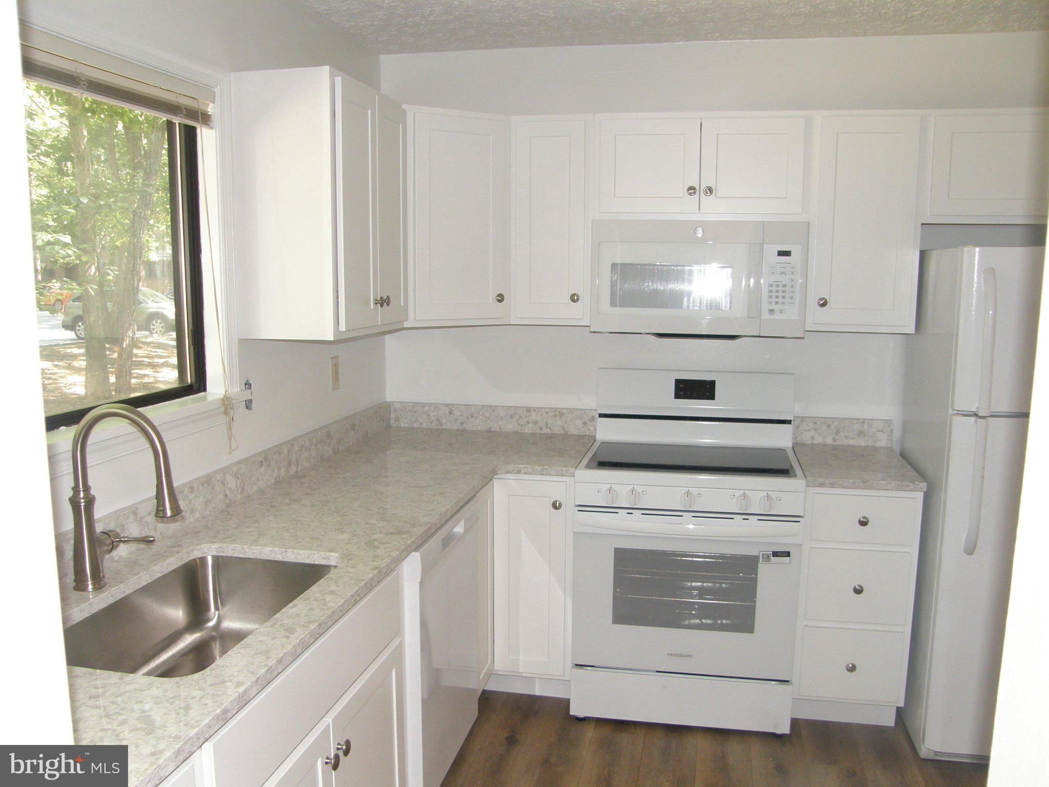 23337 RED OAK COURT