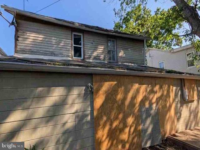 204 E 10 STREET 206