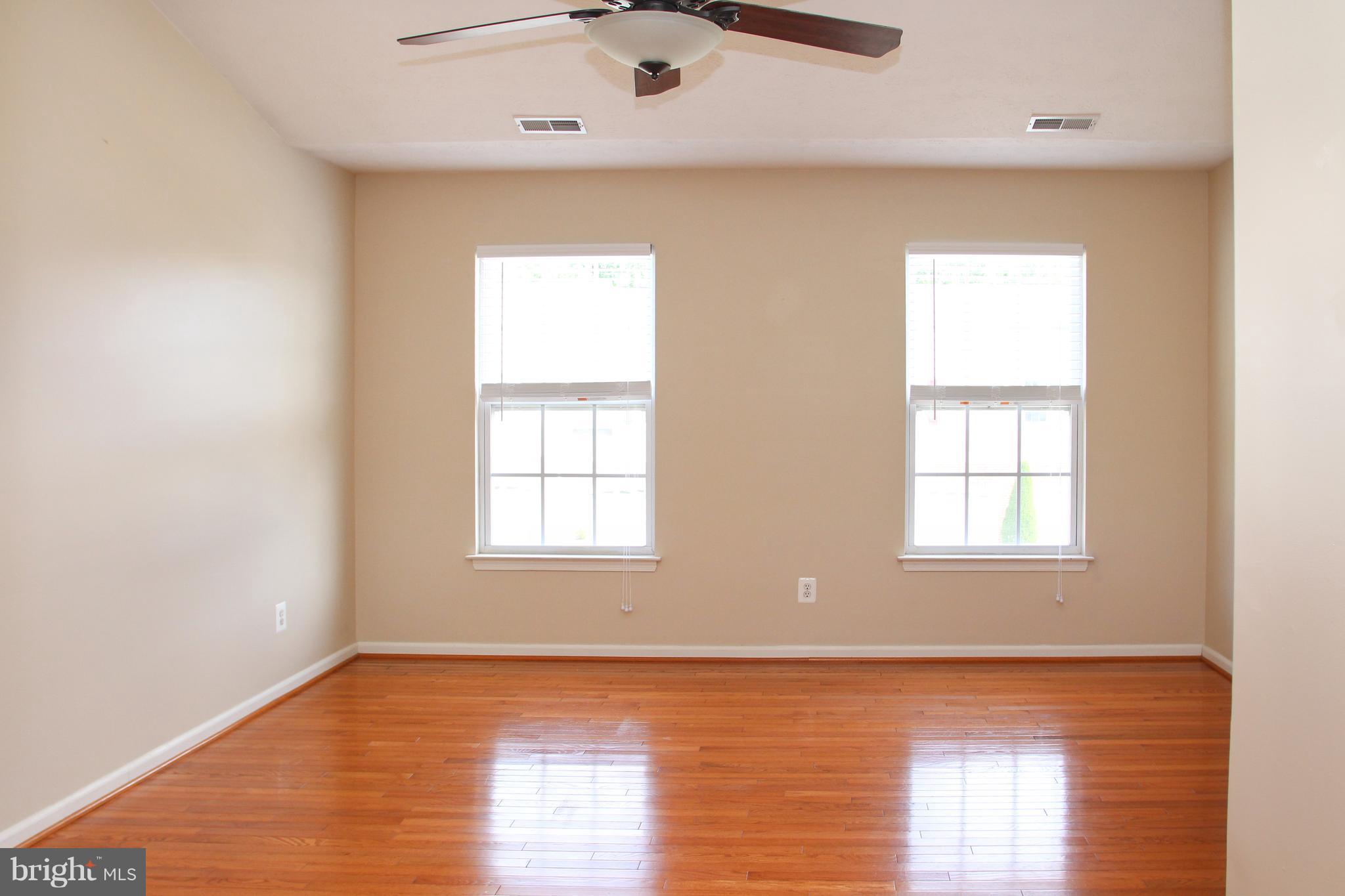 LOU MAR ESTATES - Residential