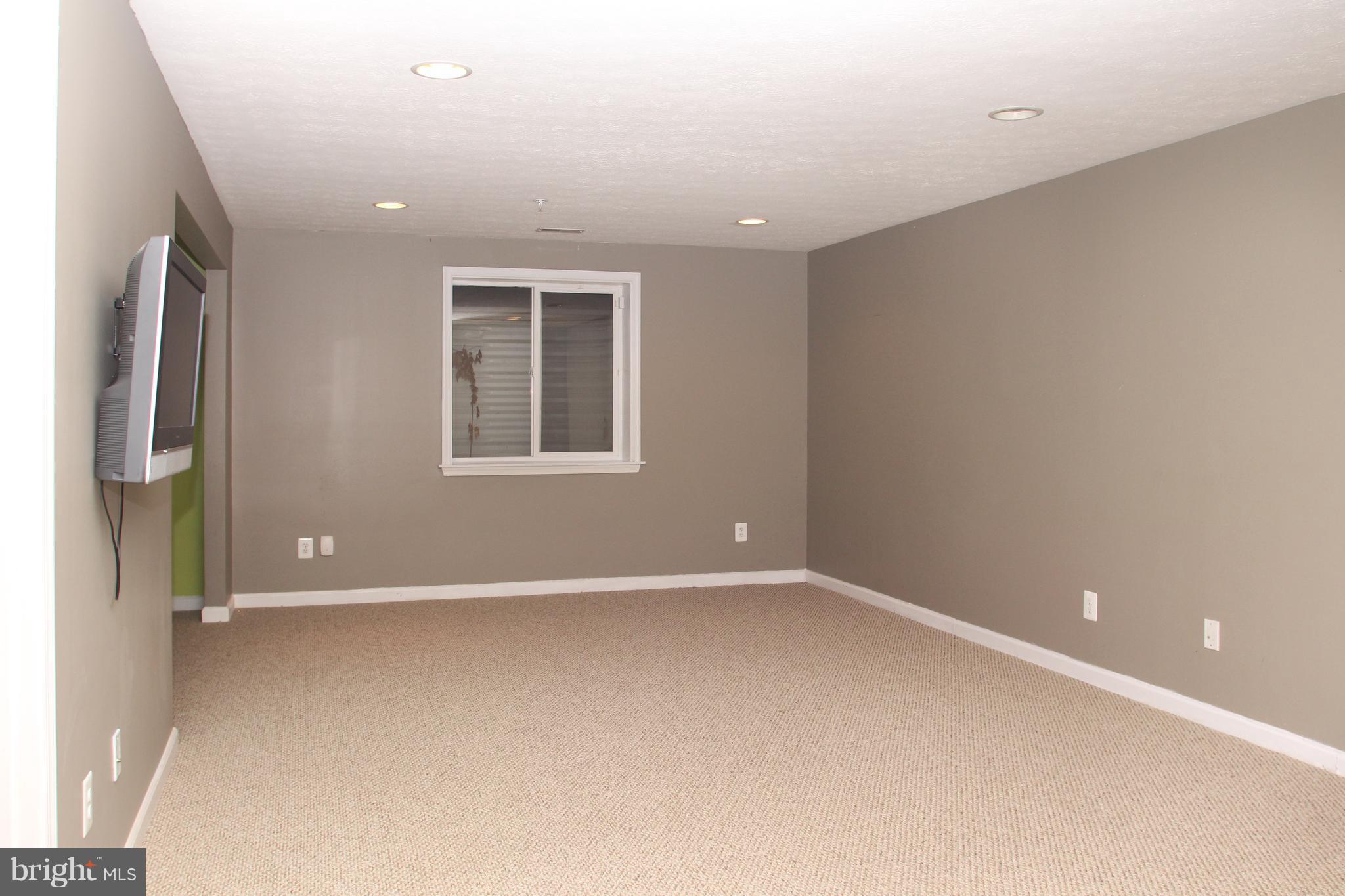 LOU MAR ESTATES - Residential