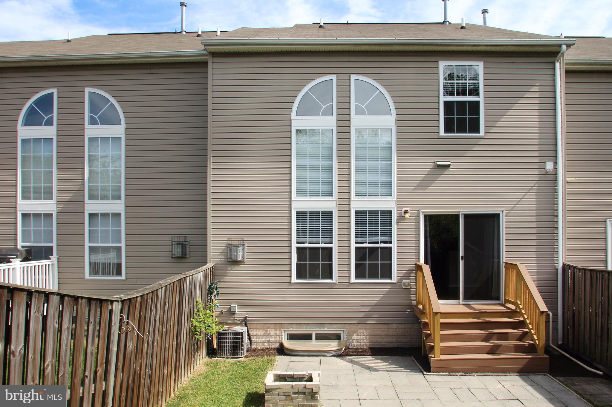 LOU MAR ESTATES - Residential