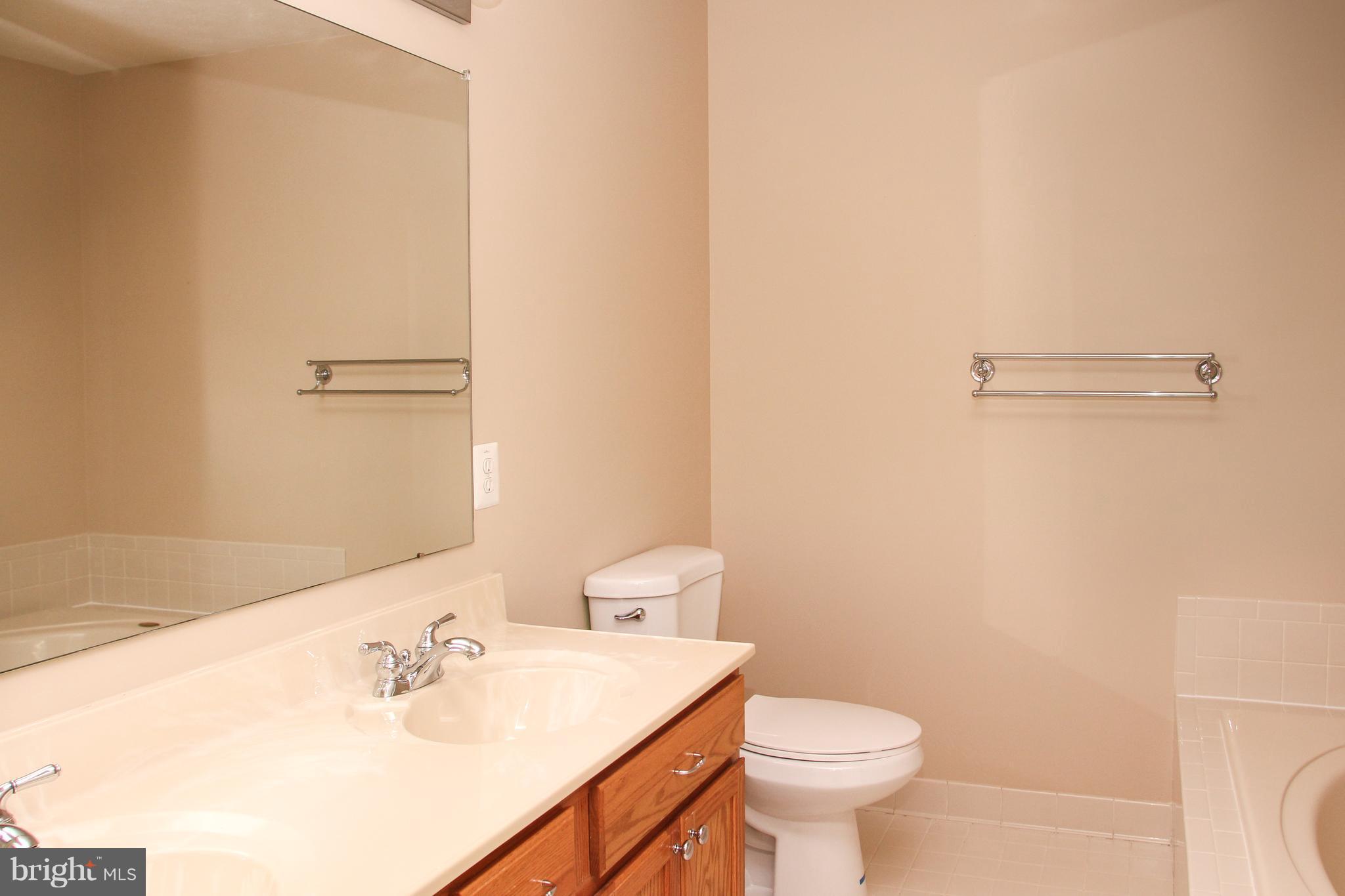 LOU MAR ESTATES - Residential