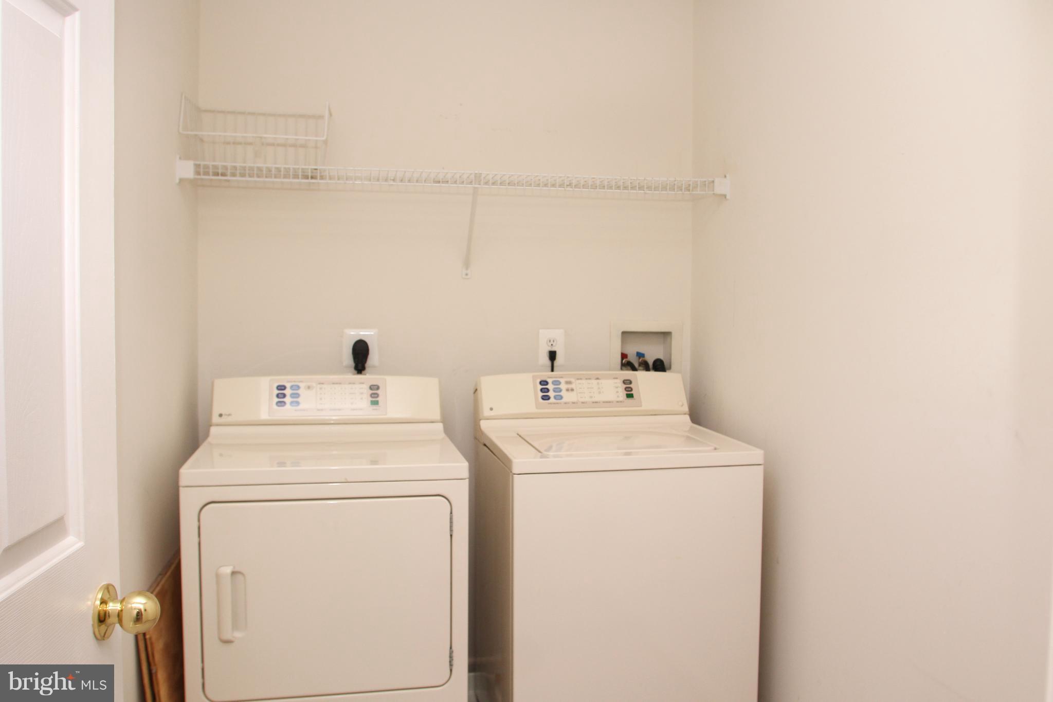 LOU MAR ESTATES - Residential