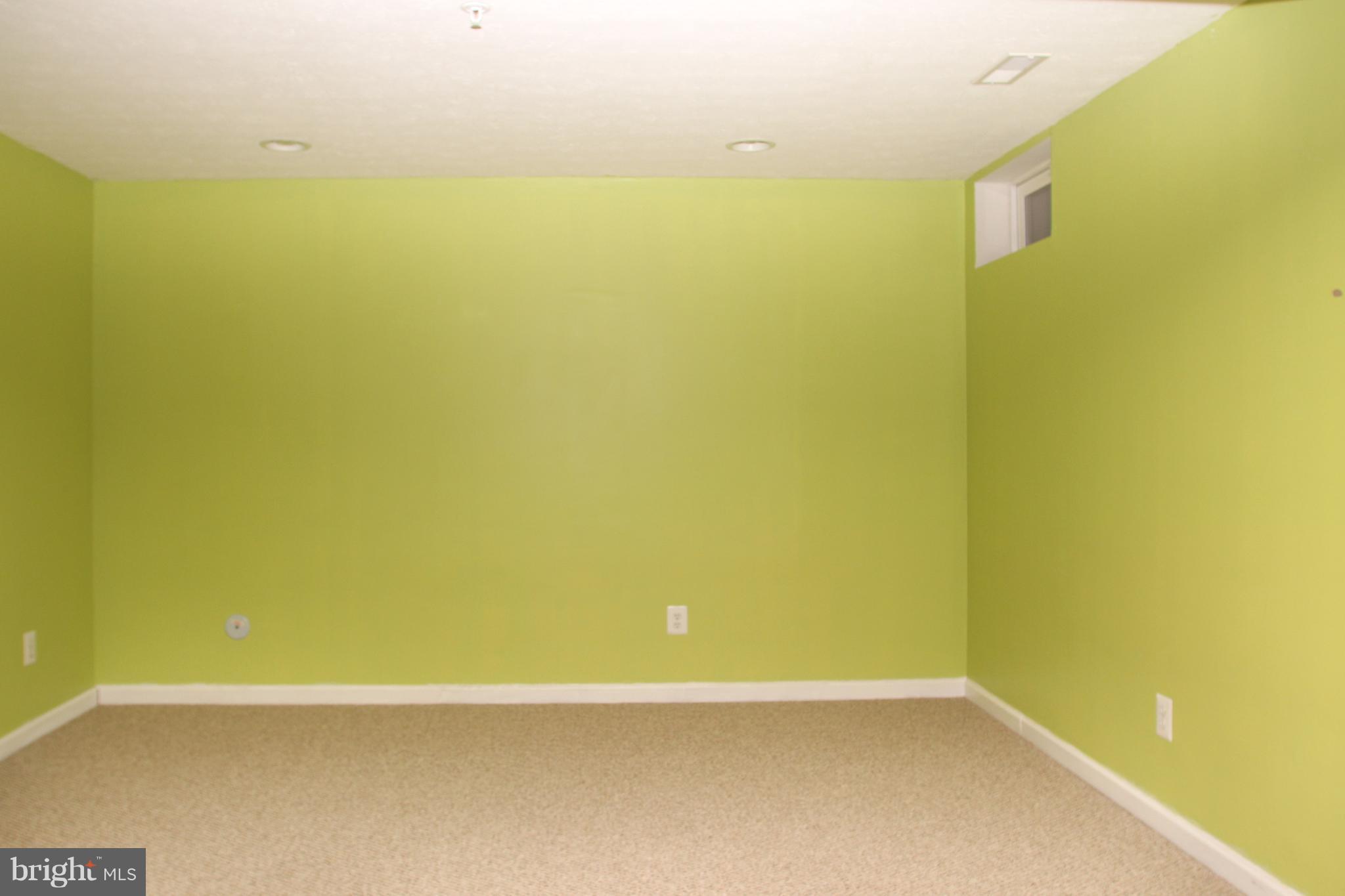 LOU MAR ESTATES - Residential