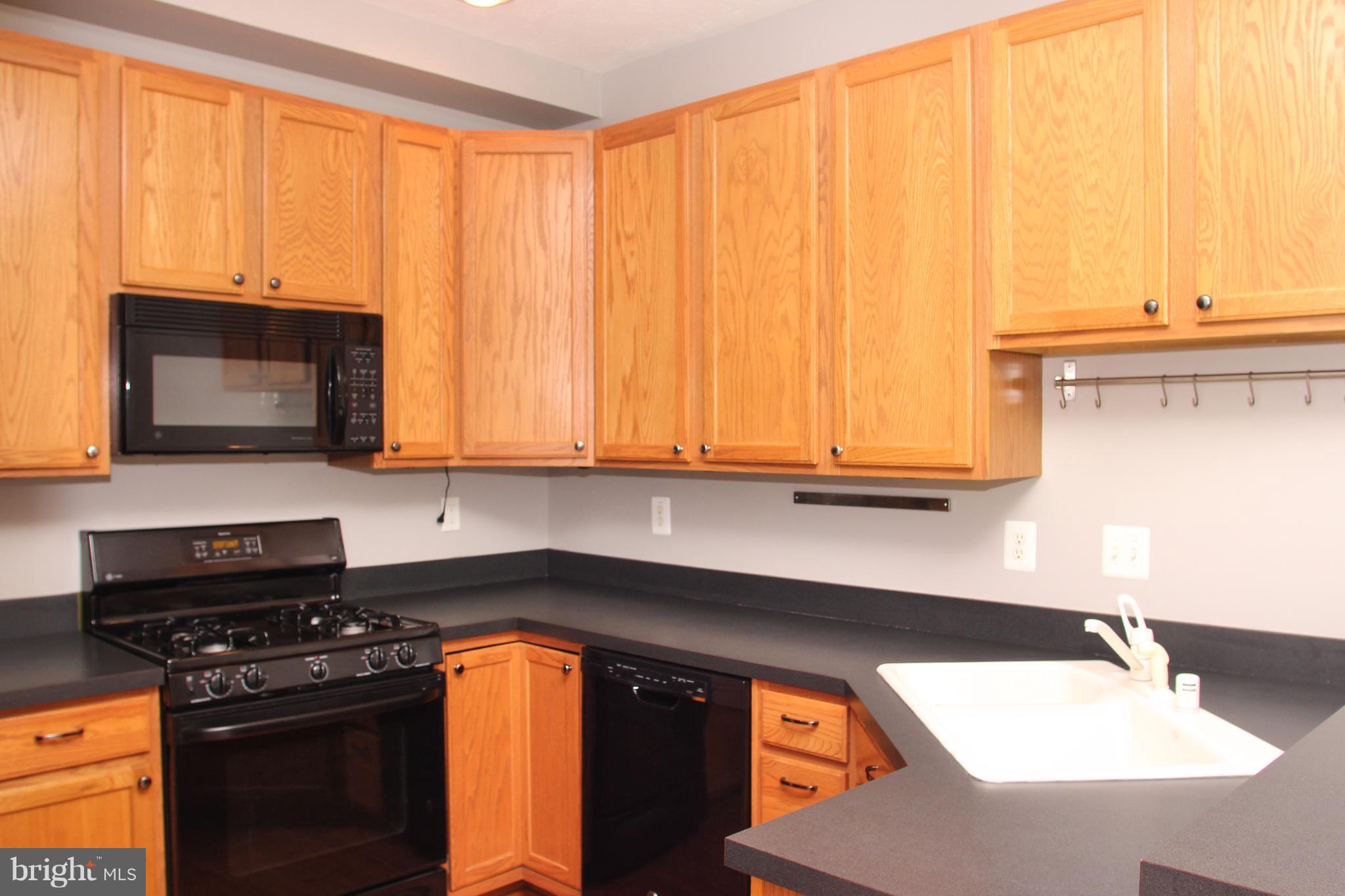 LOU MAR ESTATES - Residential