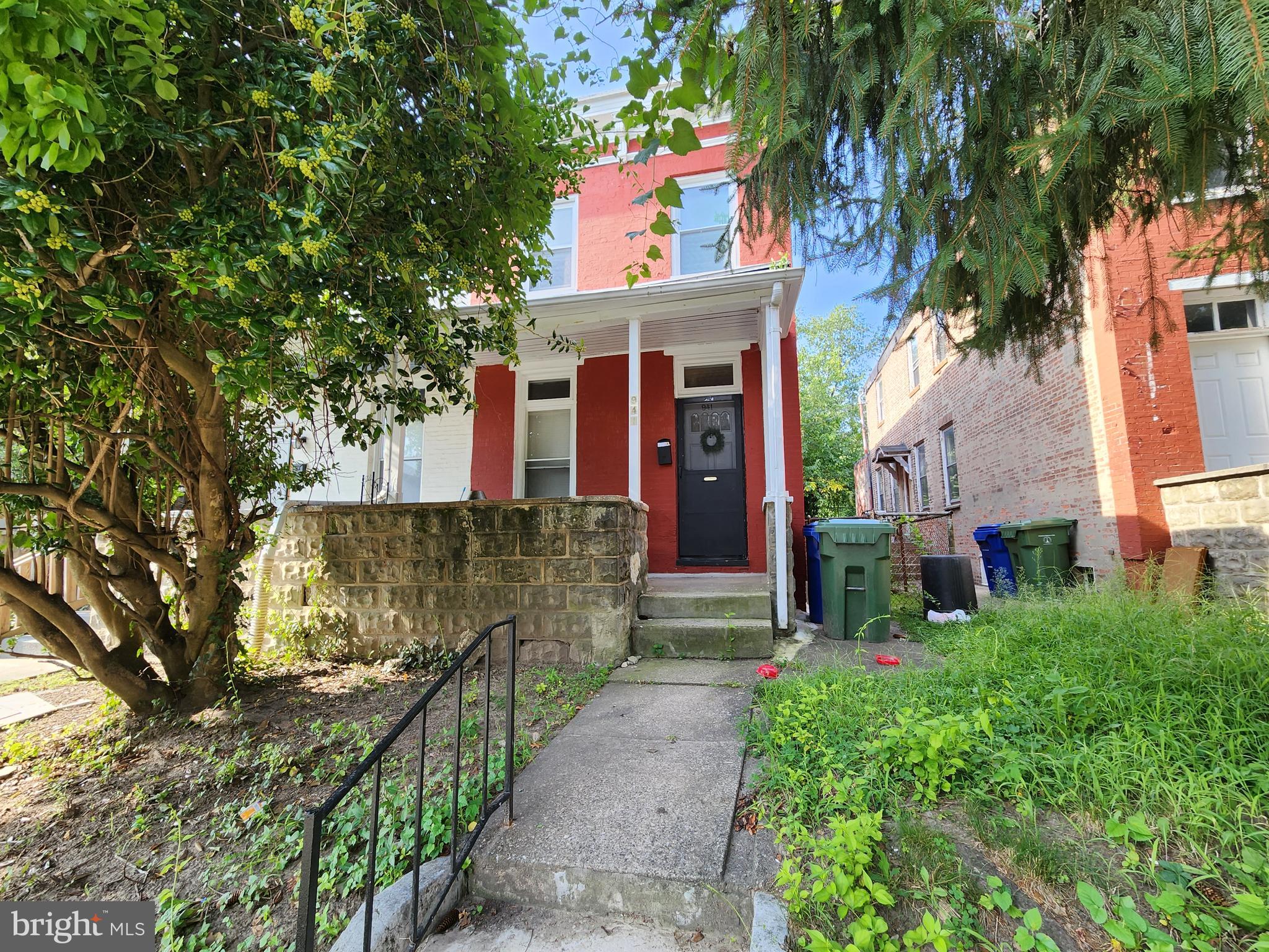 POST AUCTION: MAKE AN OFFER. 2 Story Semi-Detached Townhouse located in the Better Waverly area of Baltimore City. Residents can enjoy the nearby attractions such as Waverly Crossroads Shopping Mall, Medstar Union Memorial Hospital, John Hopkins University, Clifton Park, & Clifton Park Golf Course. Property is Rented. Easy Access to Major Traffic Artery Greenmount Ave. Deposit: $10,000.