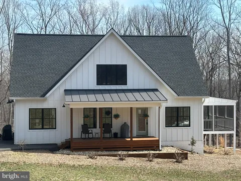 MLS: VAFQ2015744