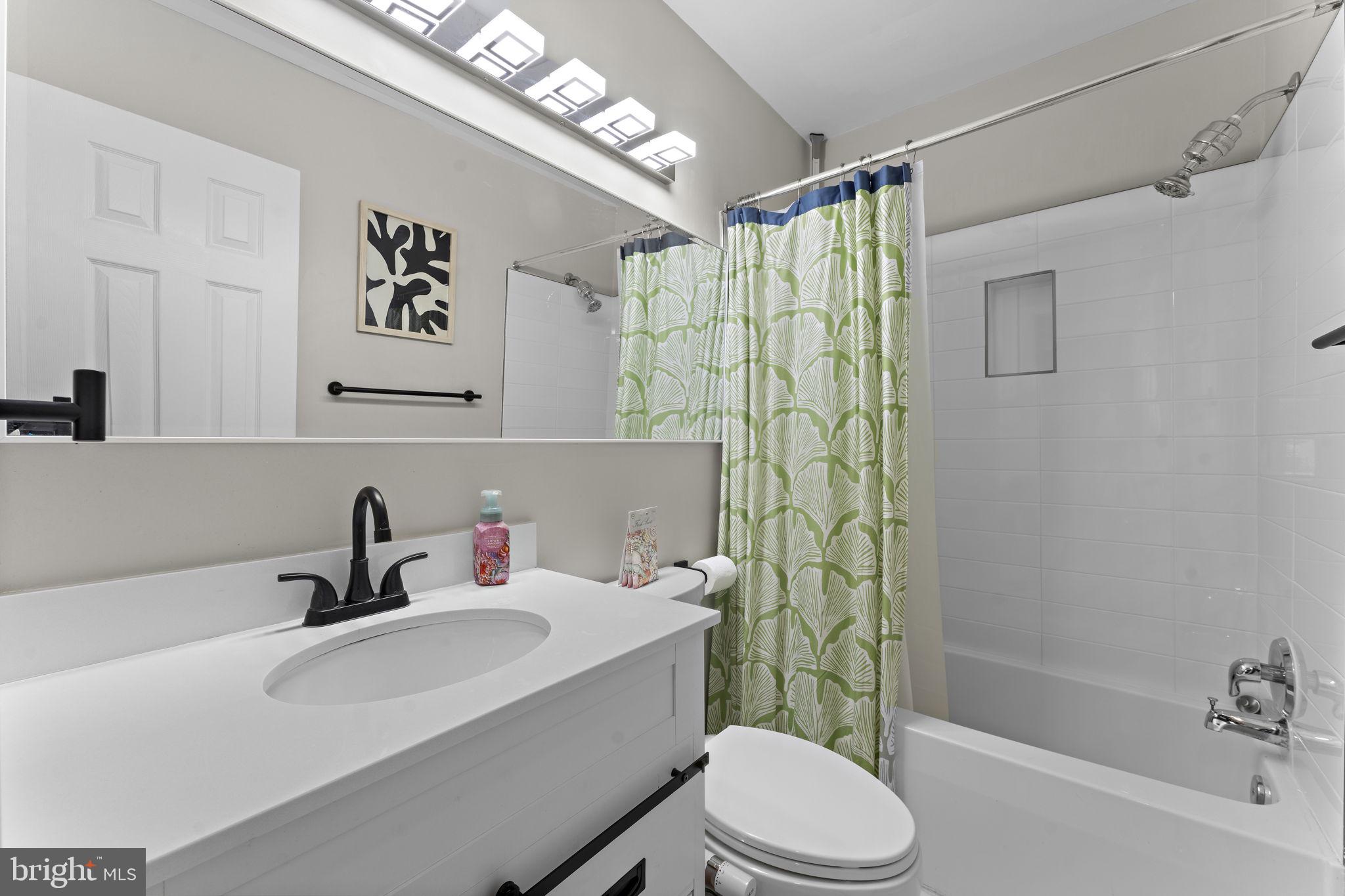 RIVERVIEW OVERLOOK - Residential