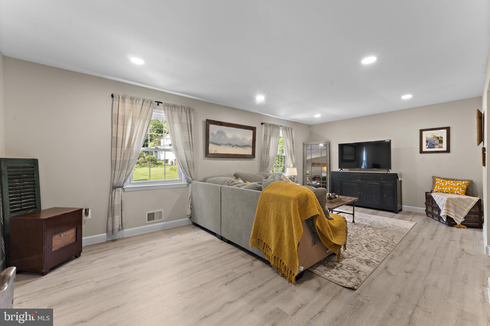 RIVERVIEW OVERLOOK - Residential