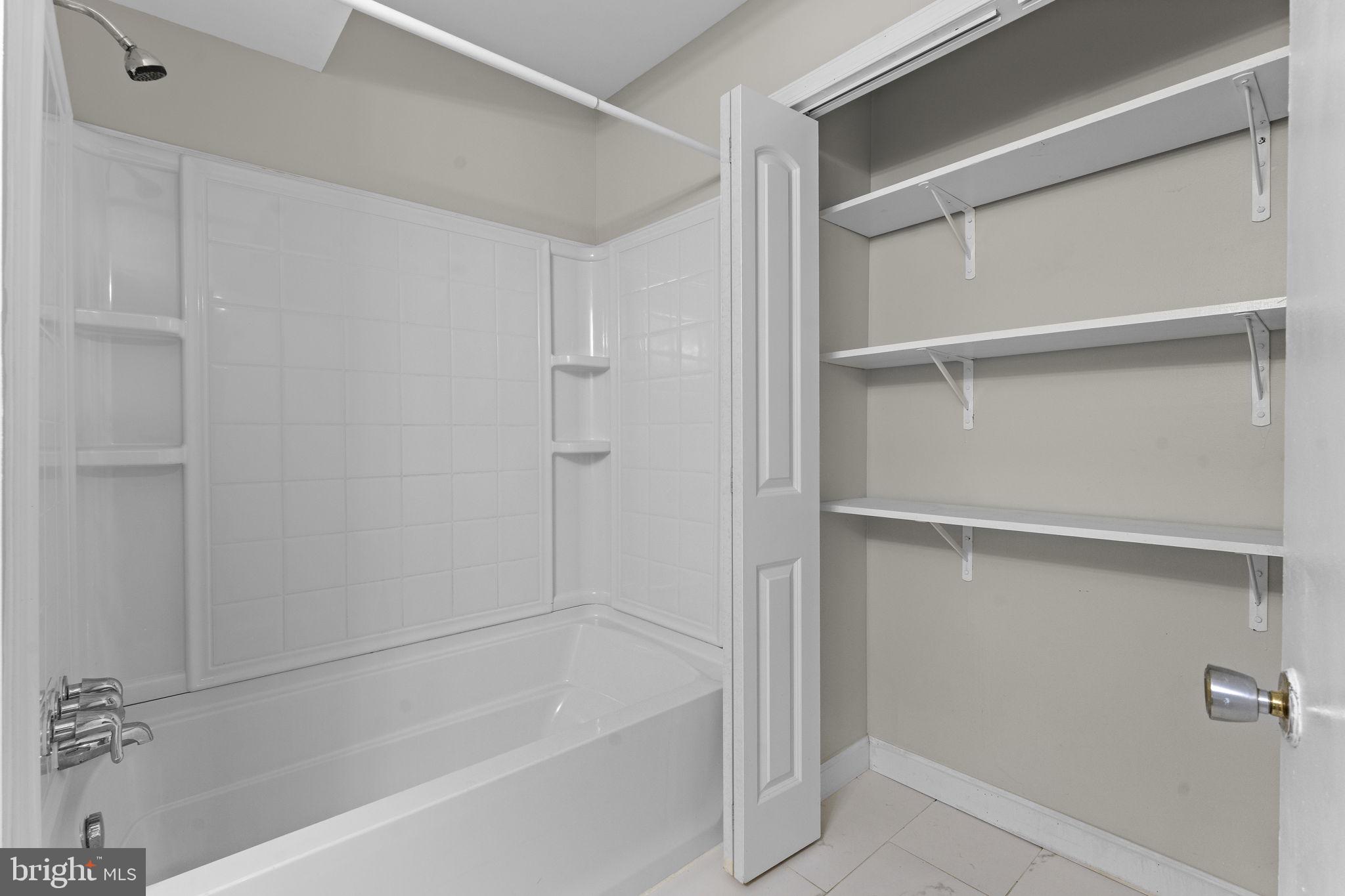 RIVERVIEW OVERLOOK - Residential