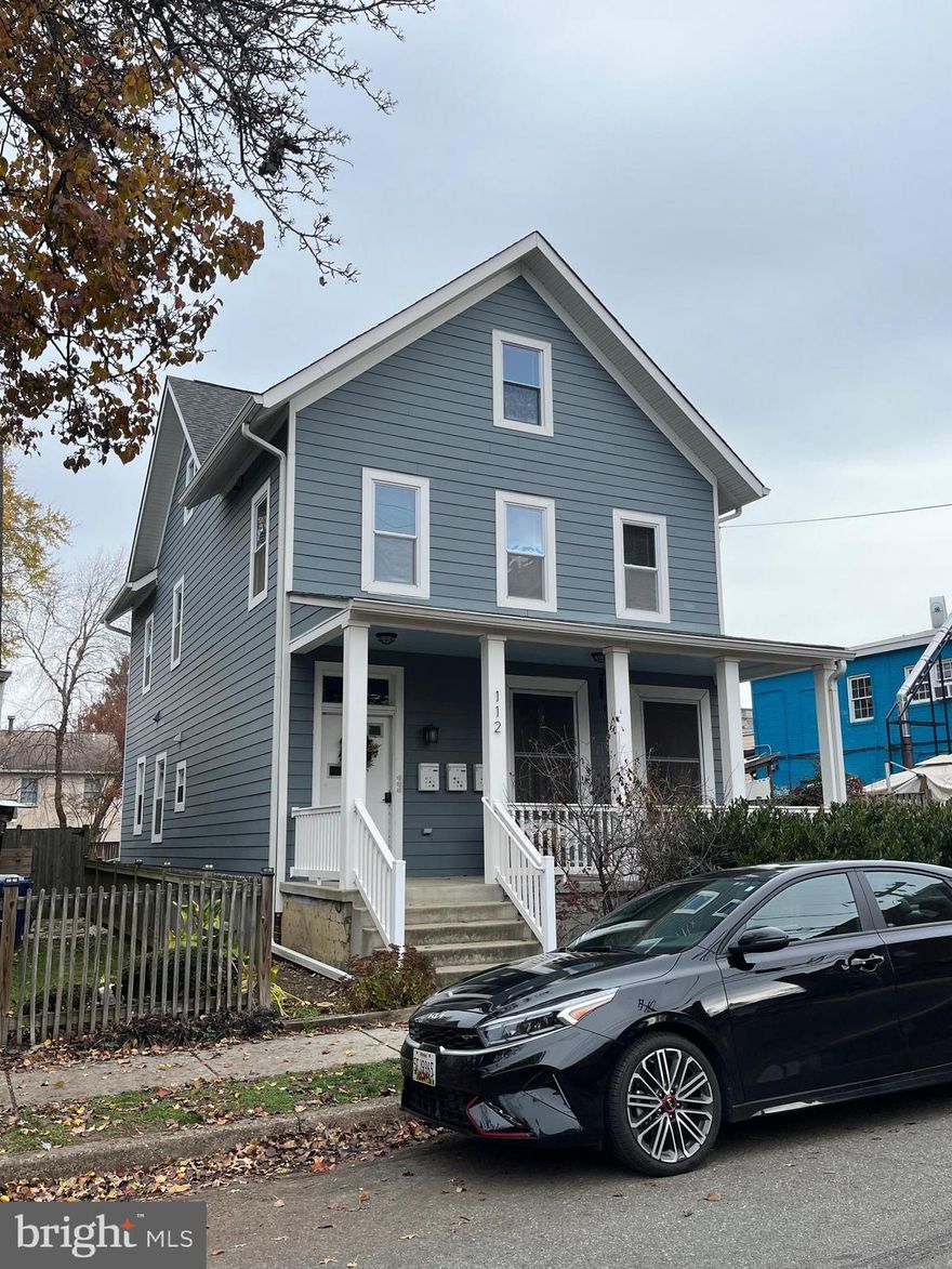 Delightful Second Floor Apartment in Heart of Del Ray (Apartment 2, Second Floor). Includes stacked washer/dryer, shared use of yard and one off-street parking space. Complete renovation in 2019. Cats allowed; no dogs allowed. 12-24 month lease.