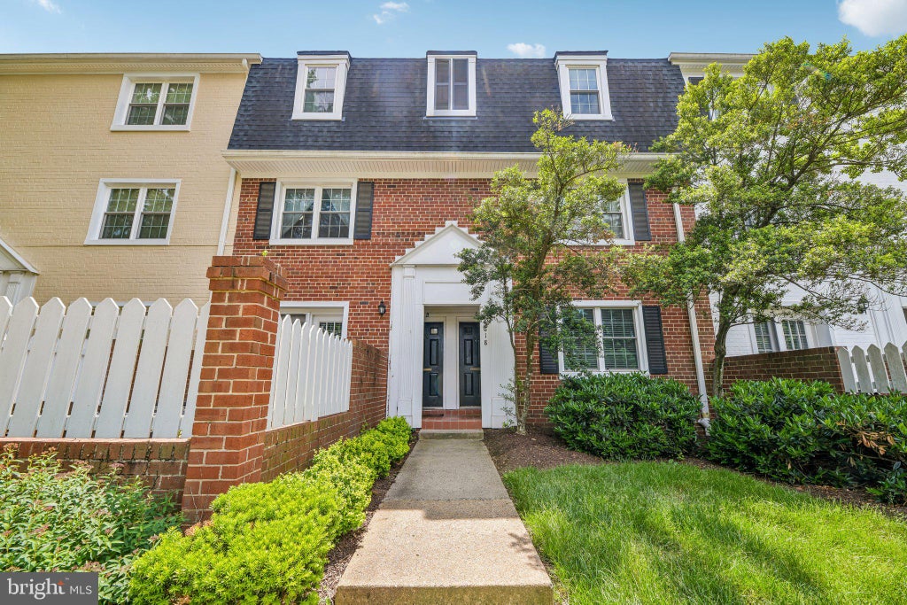 Photo of 4618 - B 28th Road S #B, ARLINGTON, VA 22206 (MLS # VAAR2073924)