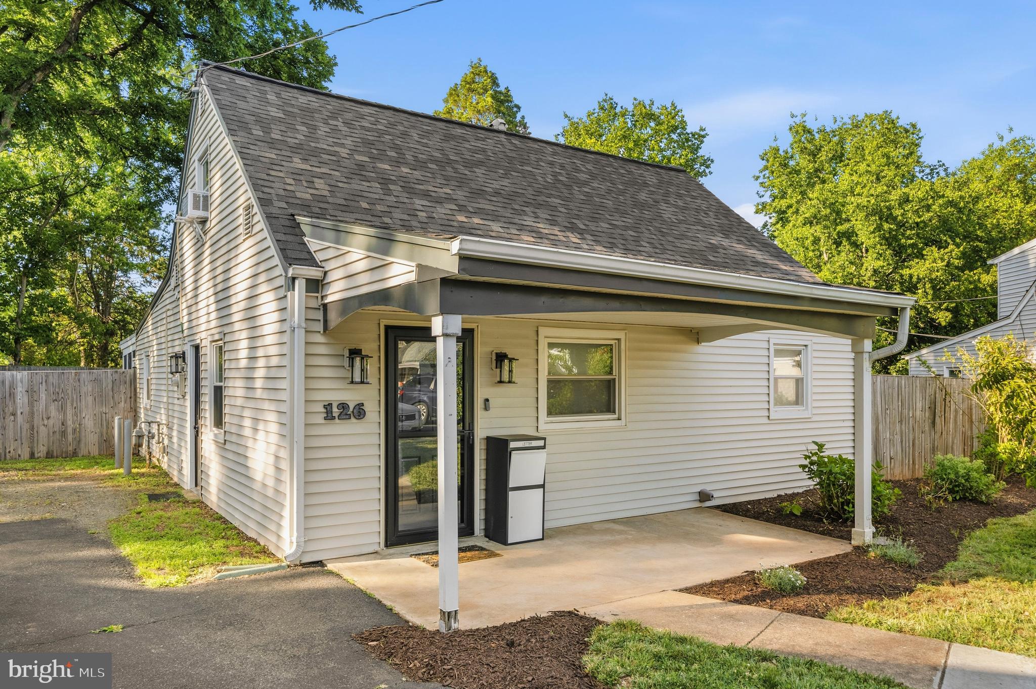 126 MACE STREET