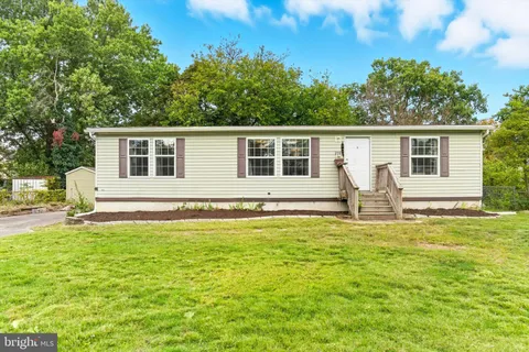 208 Longboat Avenue, Beachwood, NJ MLS: NJOC2037724