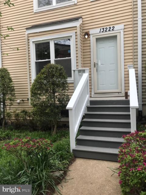 ENTIRE HOME NEWLY RENOVATED 2019. 2 MASTER BEDROOM STYLE - PRIVATE BATH IN EACH BR. NEW WOOD COMPOSITE FLOORING THROUGH OUT. SEPARATE DINING ROOM - GOOD SIZED KITCHEN WITH ALL NEW APPLIANCES AND COUNTER TOP. FRESHLY PAINTED HOME THROUGH OUT. FINISHED REC ROOM TO W/O TO BACK YARD. NEW FURNACE AND APPLIANCES 2019, HOT WATER HEATER 2017, NEW ROOF 2018, NEW AC 2018. TOTALLY TURN KEY NEAR SHOPPING, SCHOOLS & TRANSPORTATION. DON'T WAIT......OTHER HOMES WENT IN 4 DAYS.!!!!! CONDO/TH OWNERSHIP & FEE INCL EXT. MAINTENANCE. BIG HOUSE FOR THIS PRICE!