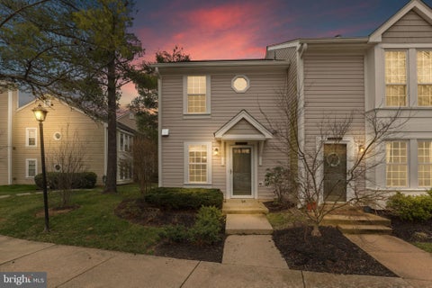 Townhouse For Rent - 2403 S Walter Reed Drive<br/> ARLINGTON, VA 22206