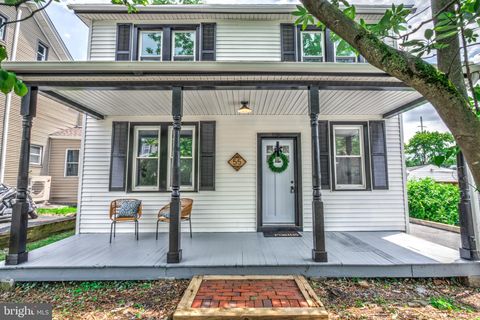 Photo of 55 S Manor Street, Mountville, PA 17554 (MLS # PALA2053268)