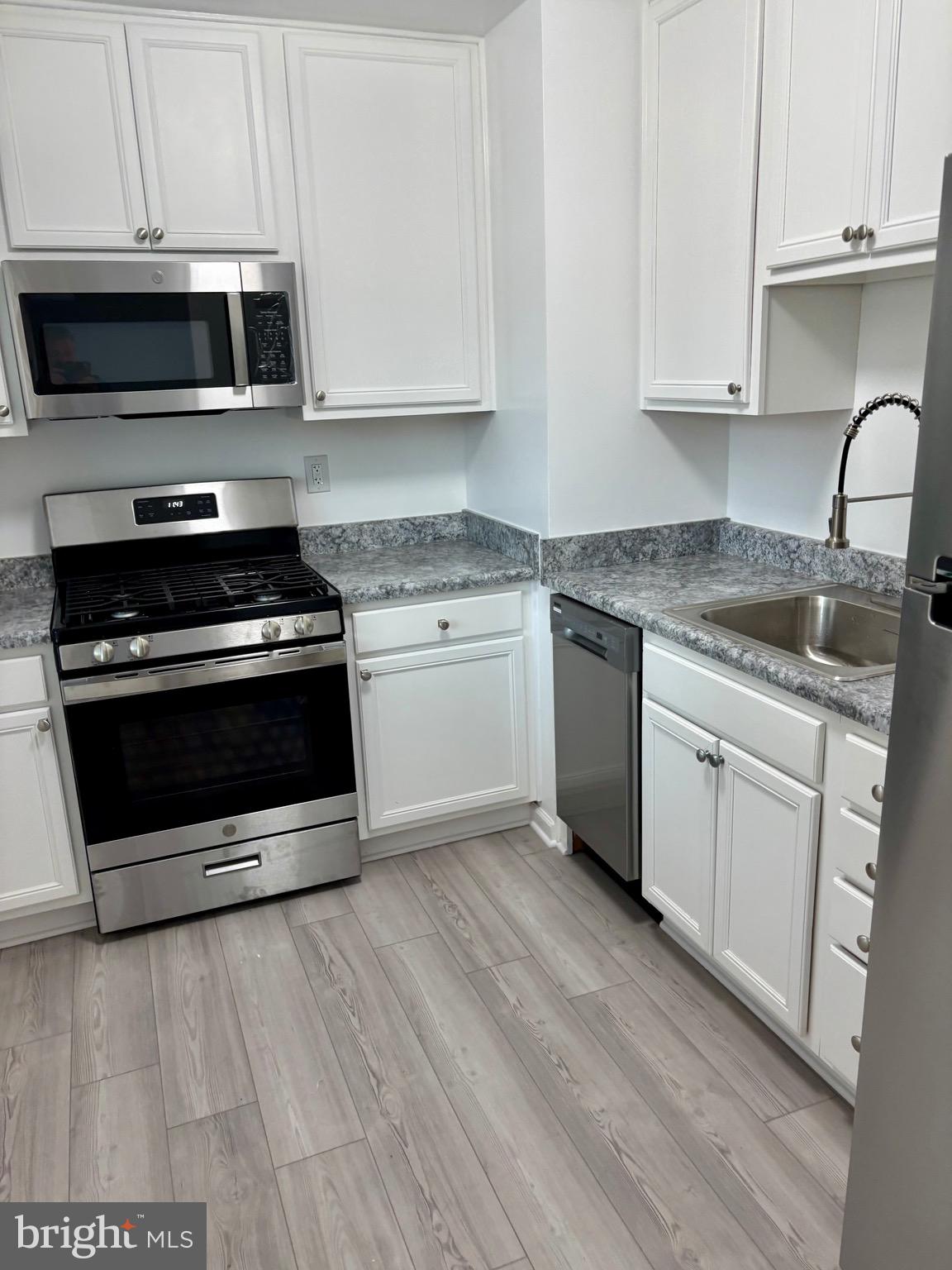 WESTWOOD COMMONS - Residential Lease