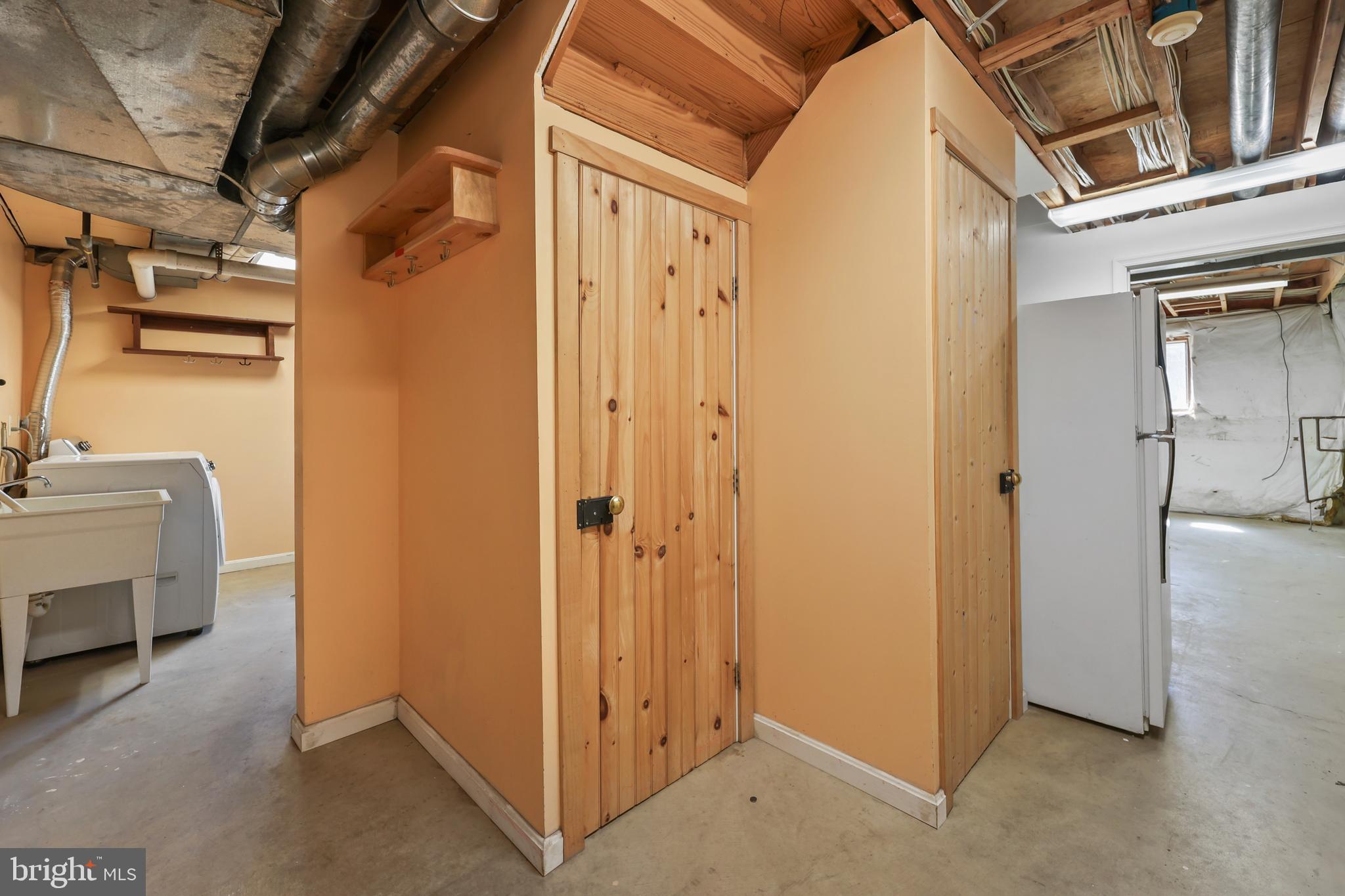 BLUE RIDGE CHASE - Residential