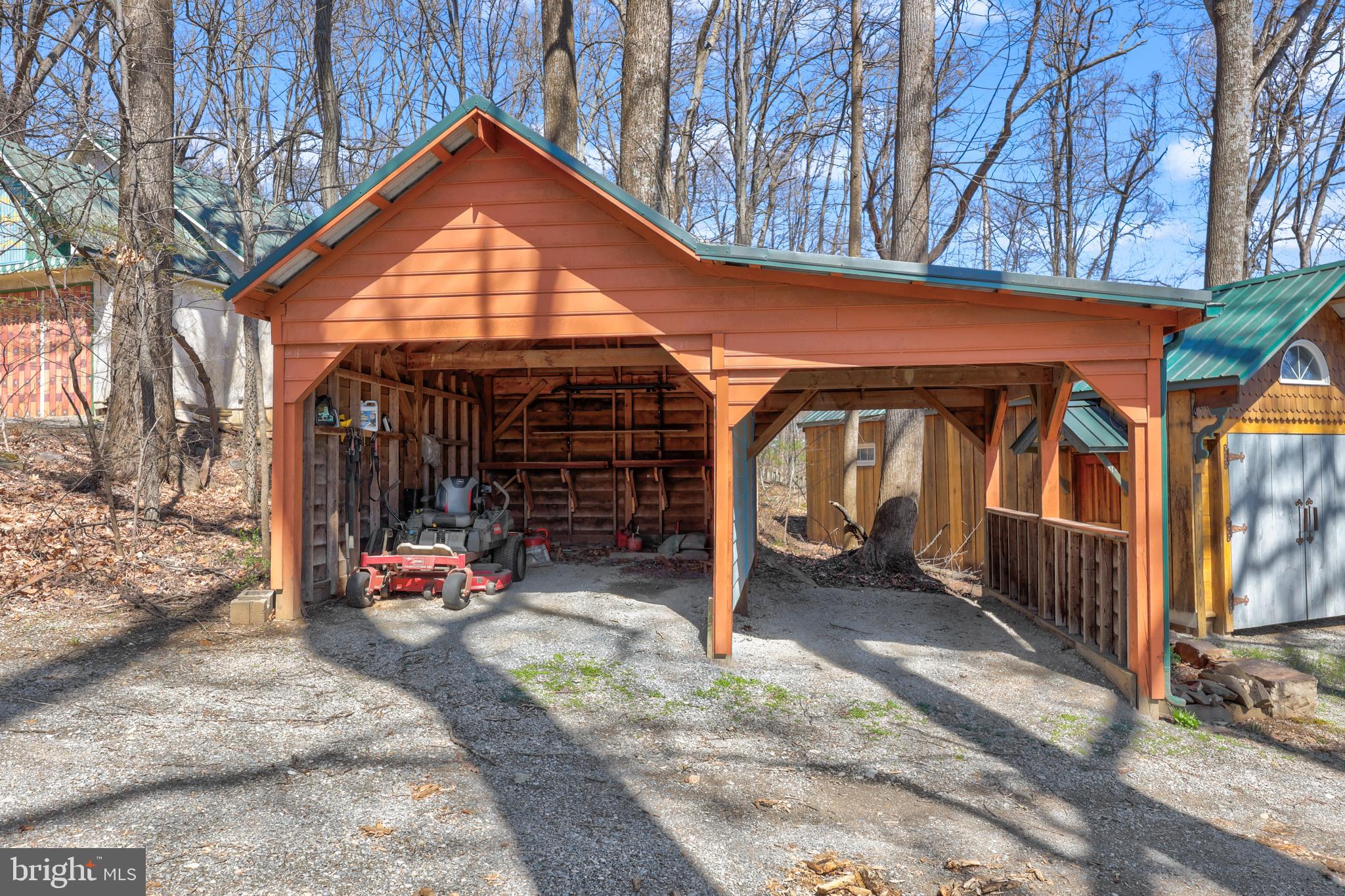 BLUE RIDGE CHASE - Residential