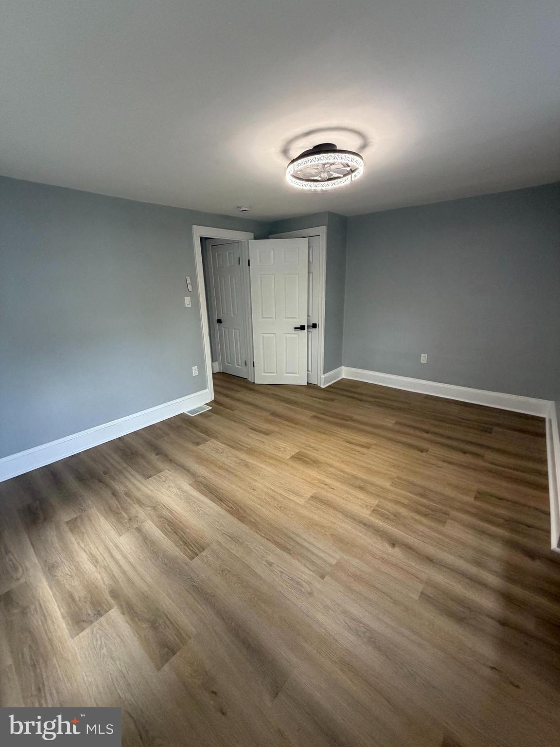 CLIFTON HEIGHTS - Residential