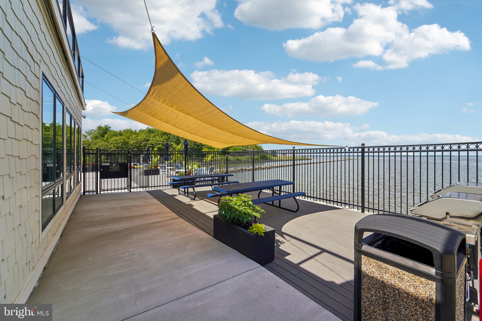 QUEENS LANDING - Residential