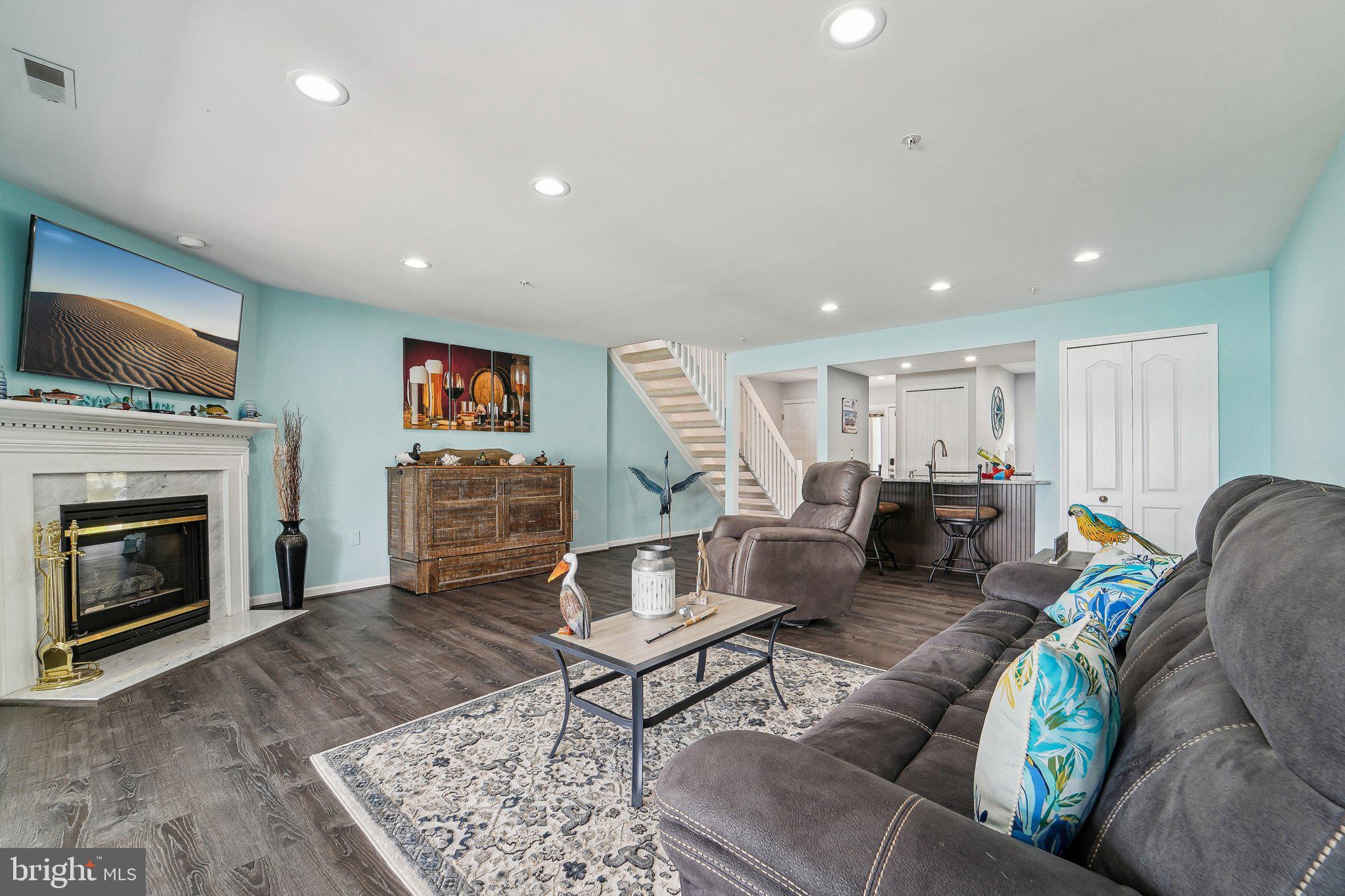 QUEENS LANDING - Residential