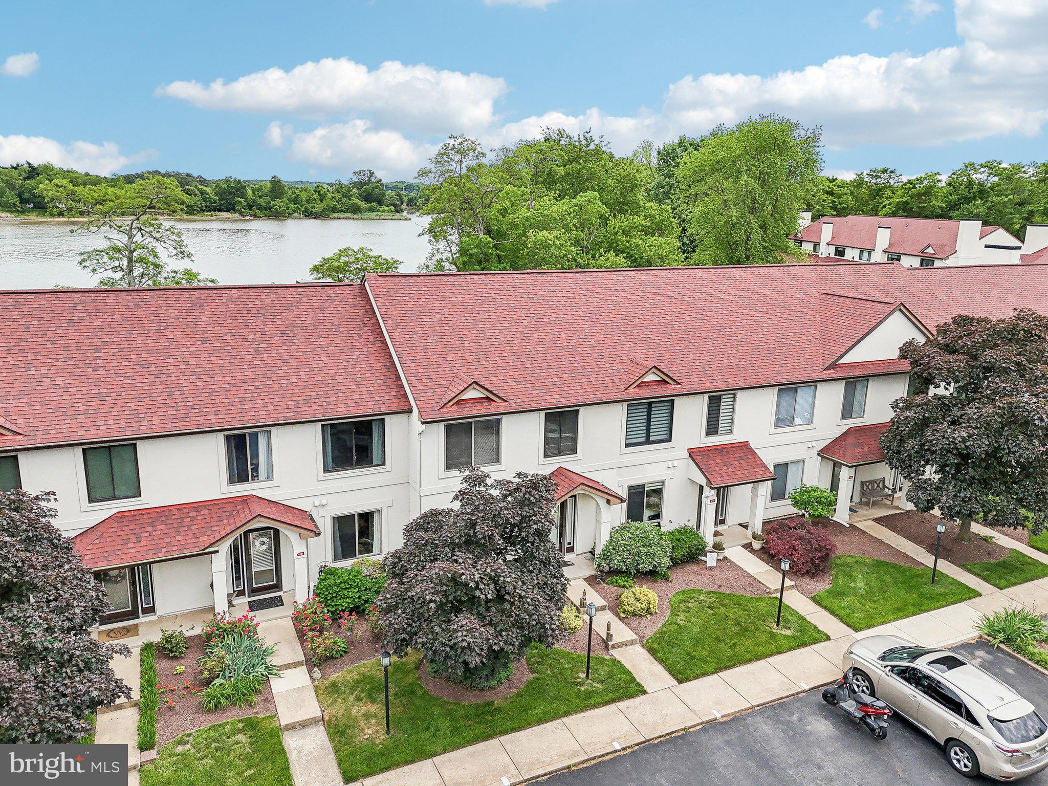 QUEENS LANDING - Residential