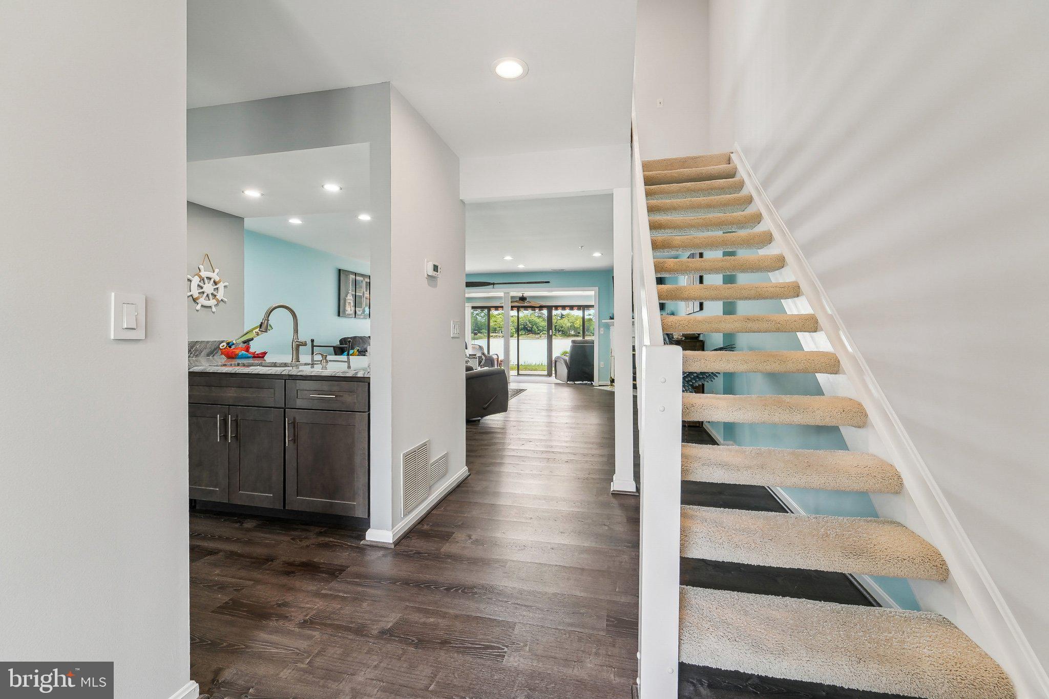 QUEENS LANDING - Residential