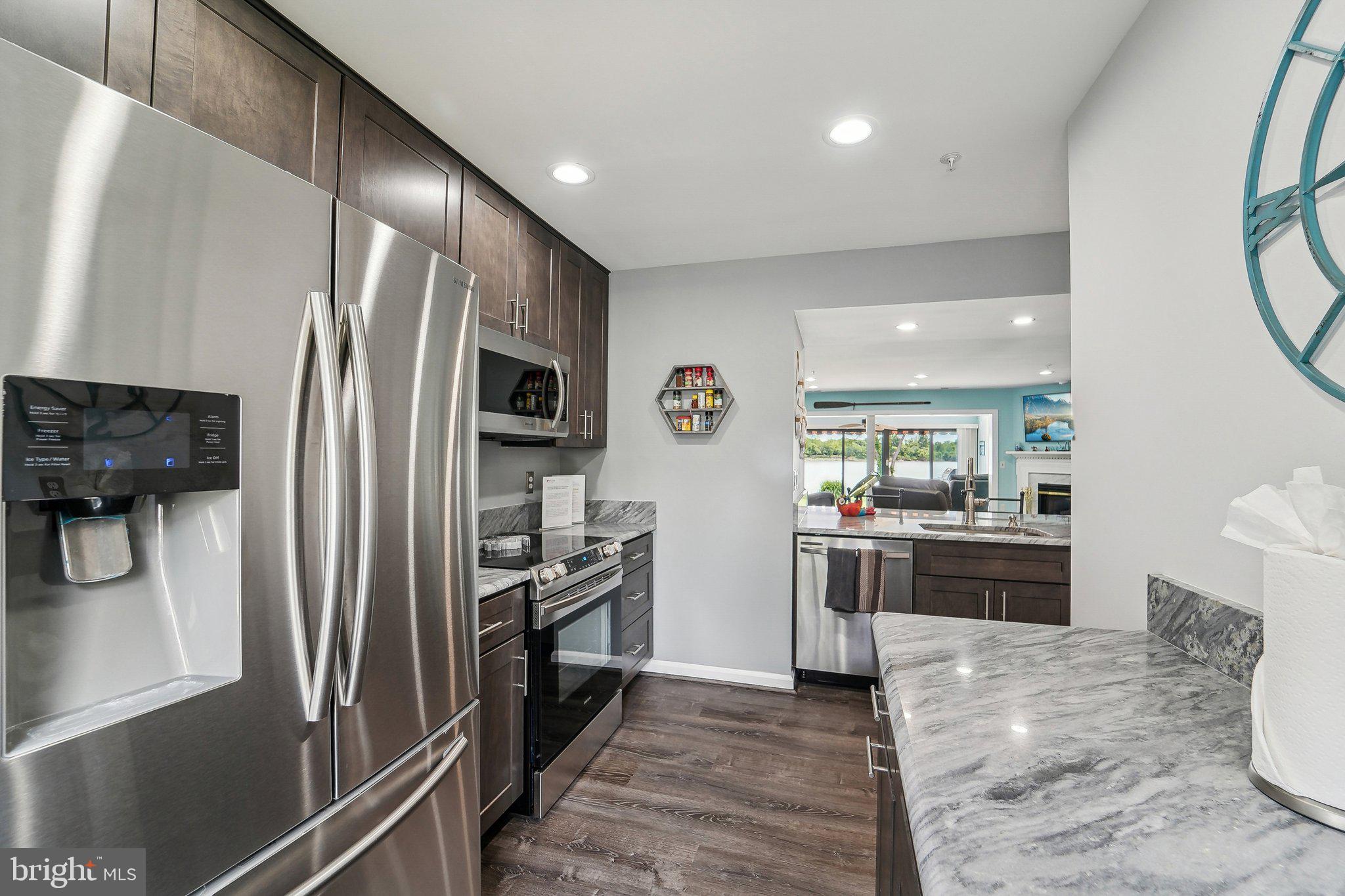 QUEENS LANDING - Residential