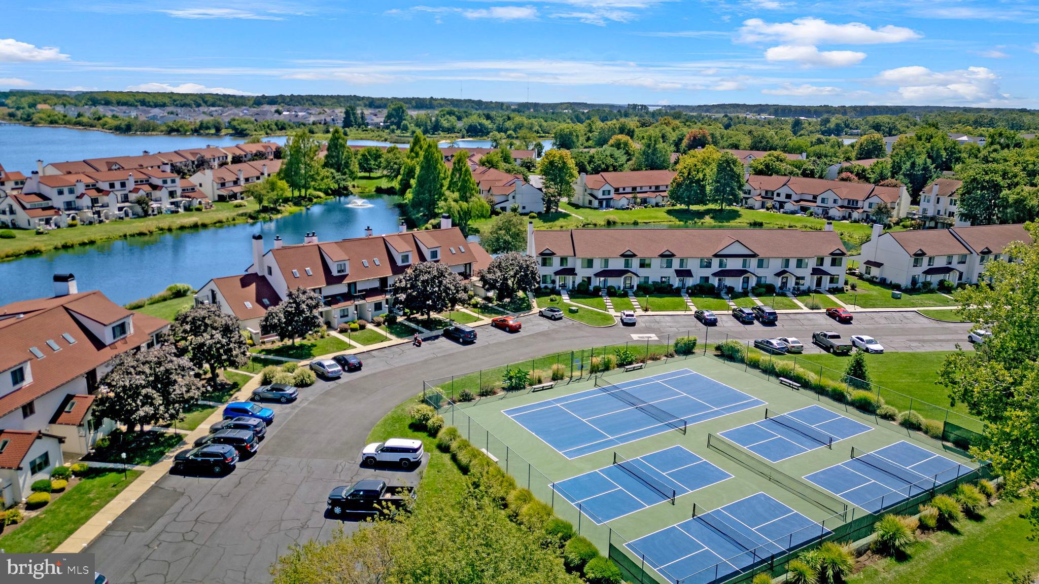 QUEENS LANDING - Residential