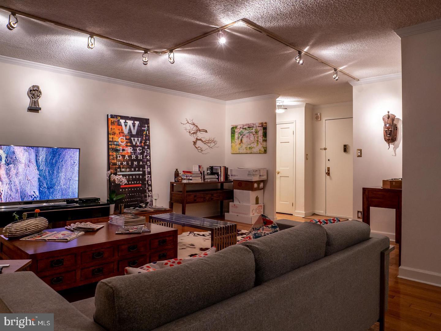 PROMENADE TOWERS - Residential Lease