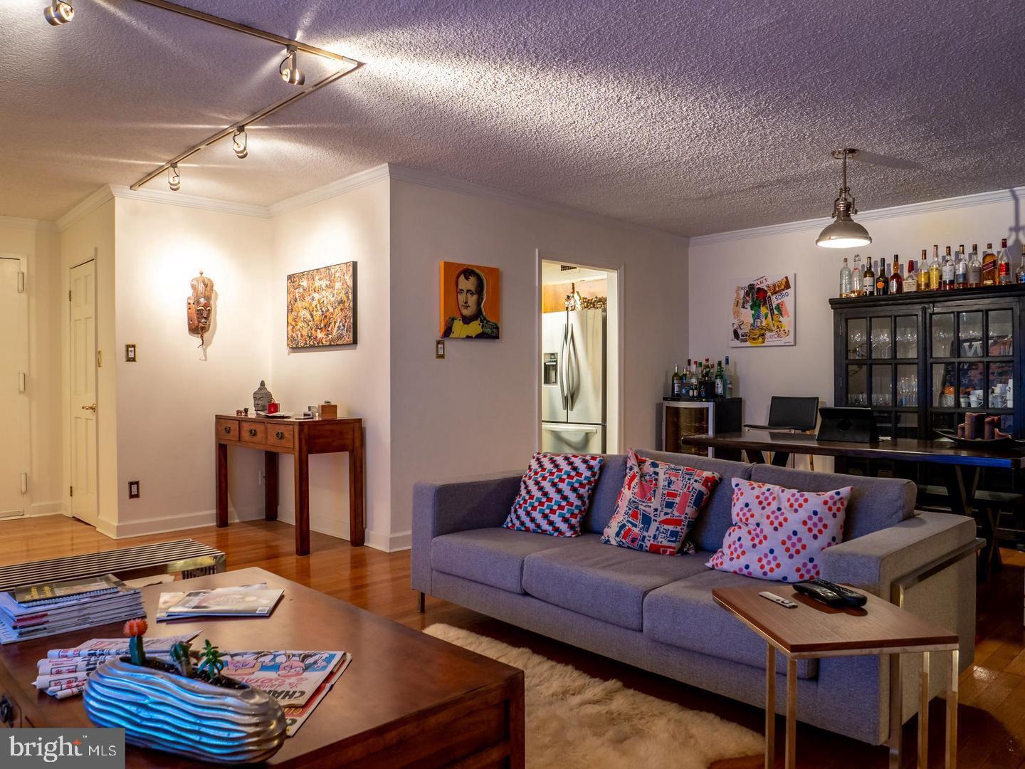 PROMENADE TOWERS - Residential Lease