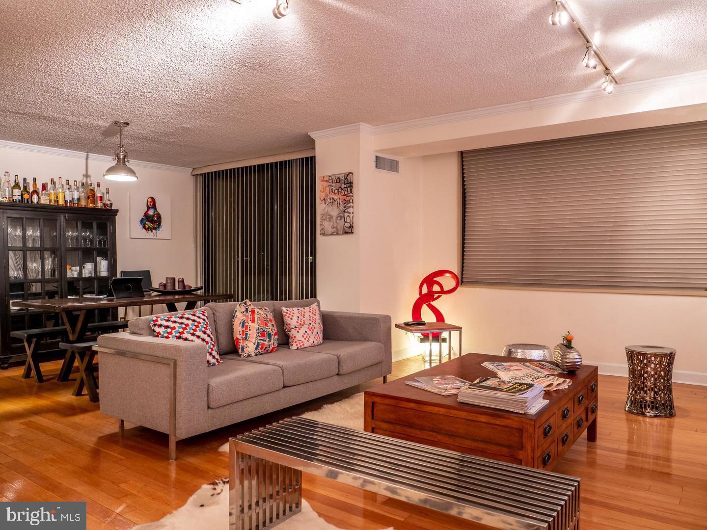 PROMENADE TOWERS - Residential Lease