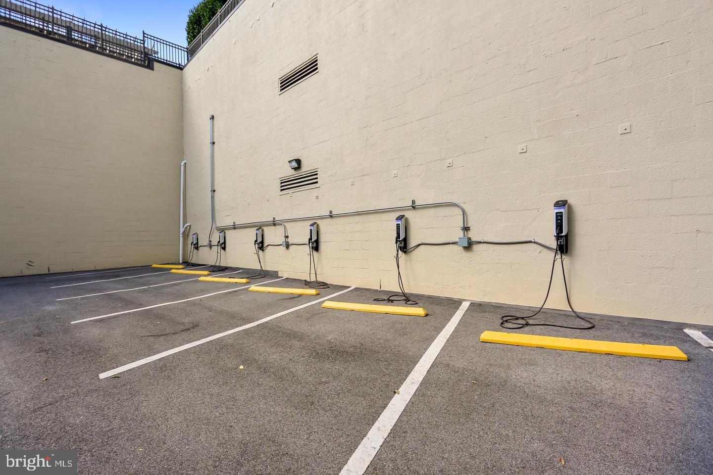 PROMENADE TOWERS - Residential Lease