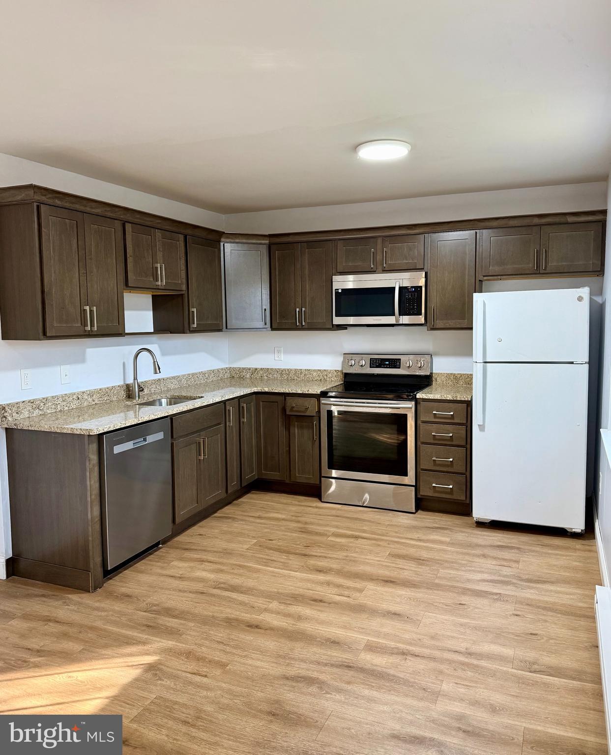 178 ELEPHANT ROAD B23