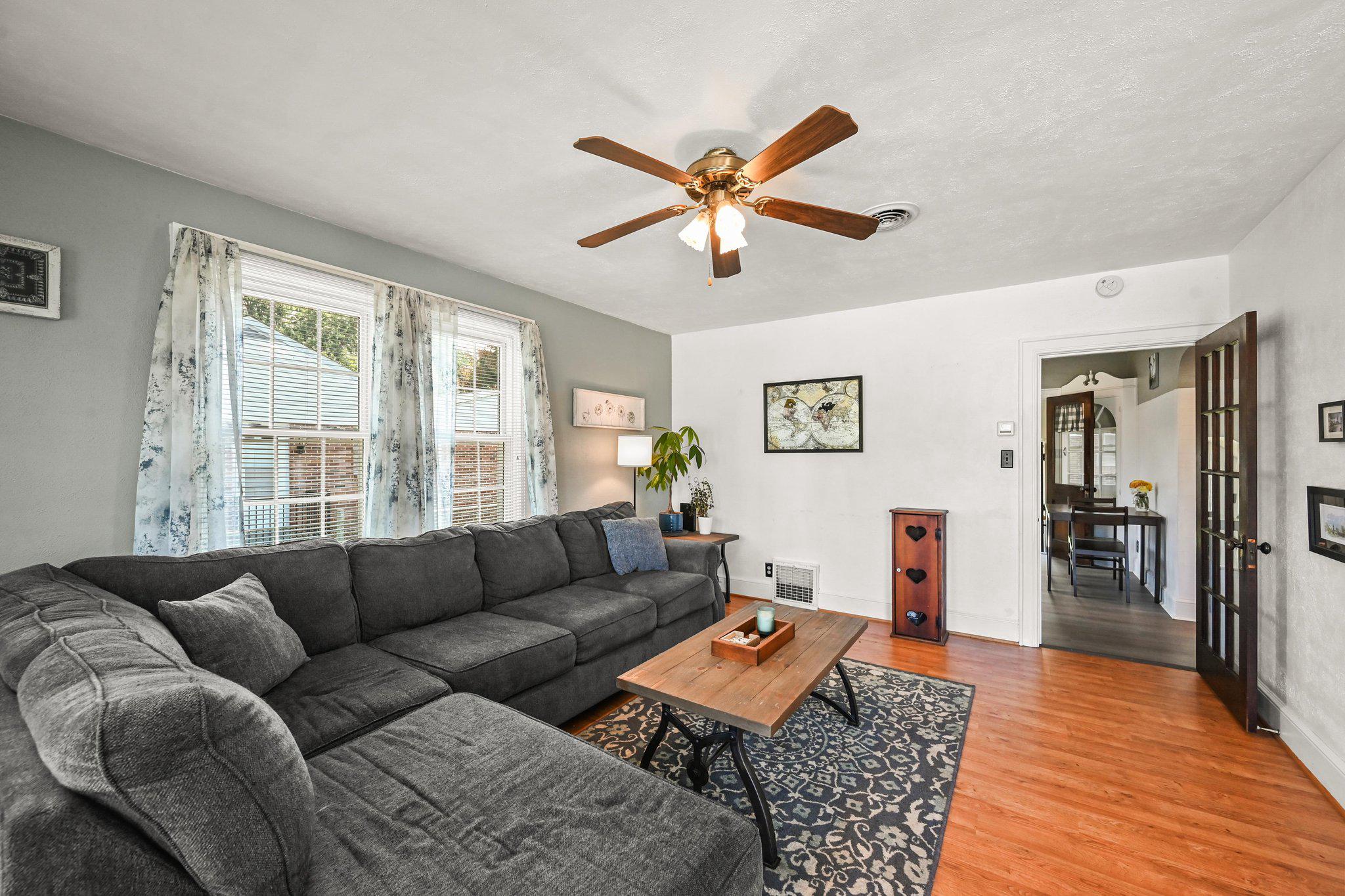 810 W MIDDLE STREET