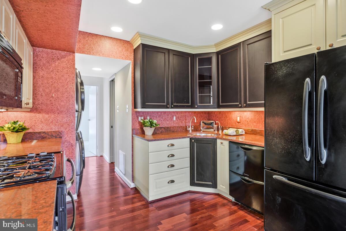 SOUTHGATE CONDO - Residential