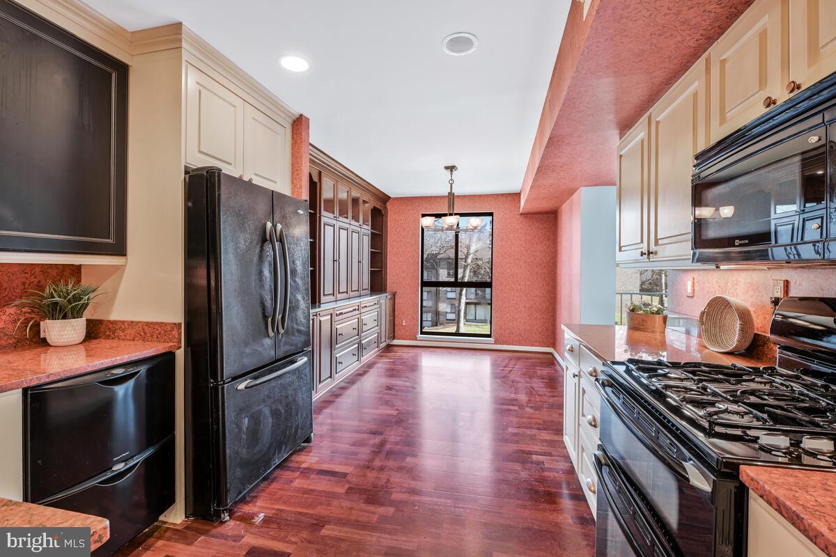 SOUTHGATE CONDO - Residential