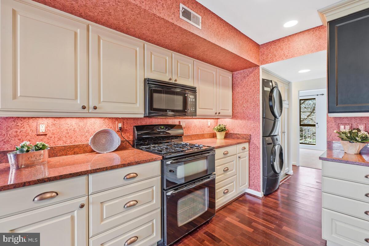 SOUTHGATE CONDO - Residential