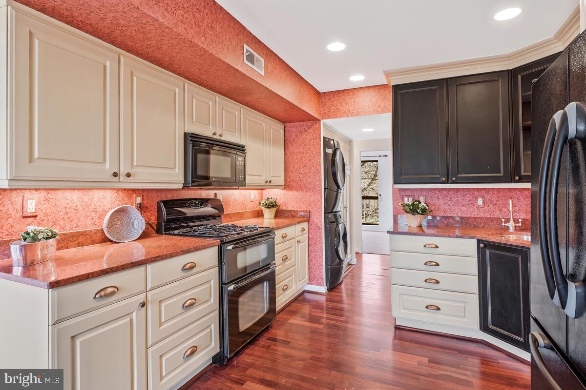 SOUTHGATE CONDO - Residential