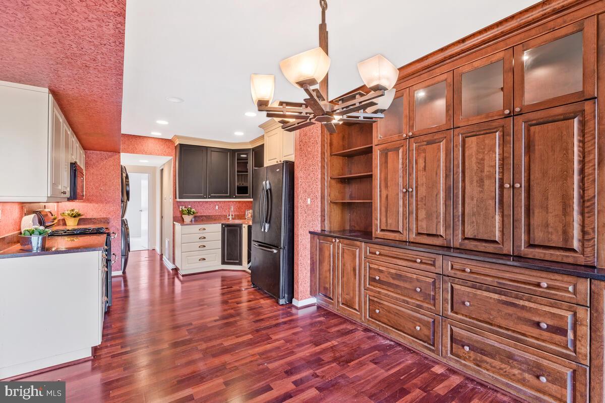 SOUTHGATE CONDO - Residential