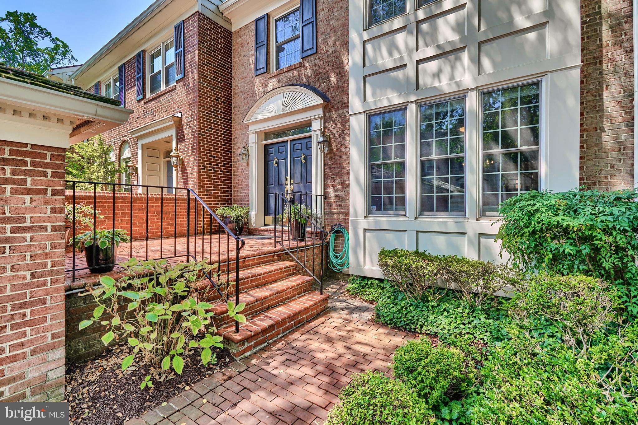 ALTA VISTA - Residential