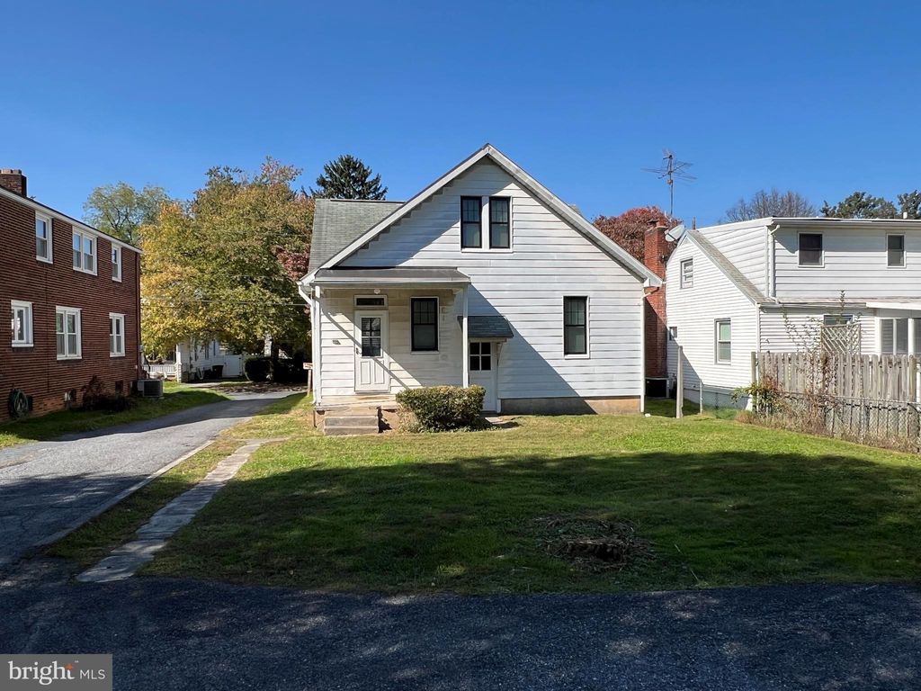 Photo of 272 Clark Street, LEMOYNE, PA 17043 (MLS # PACB2050392)