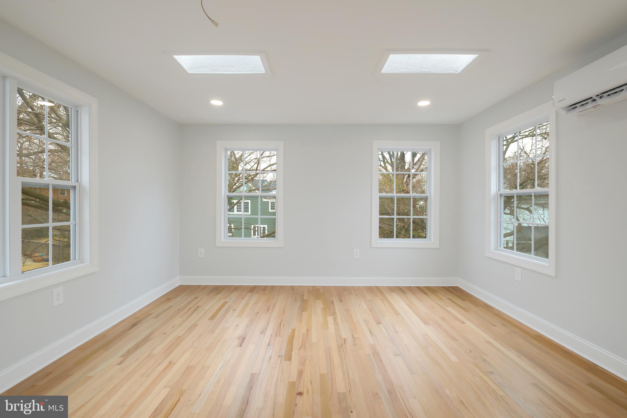 WOODSIDE FOREST - Residential