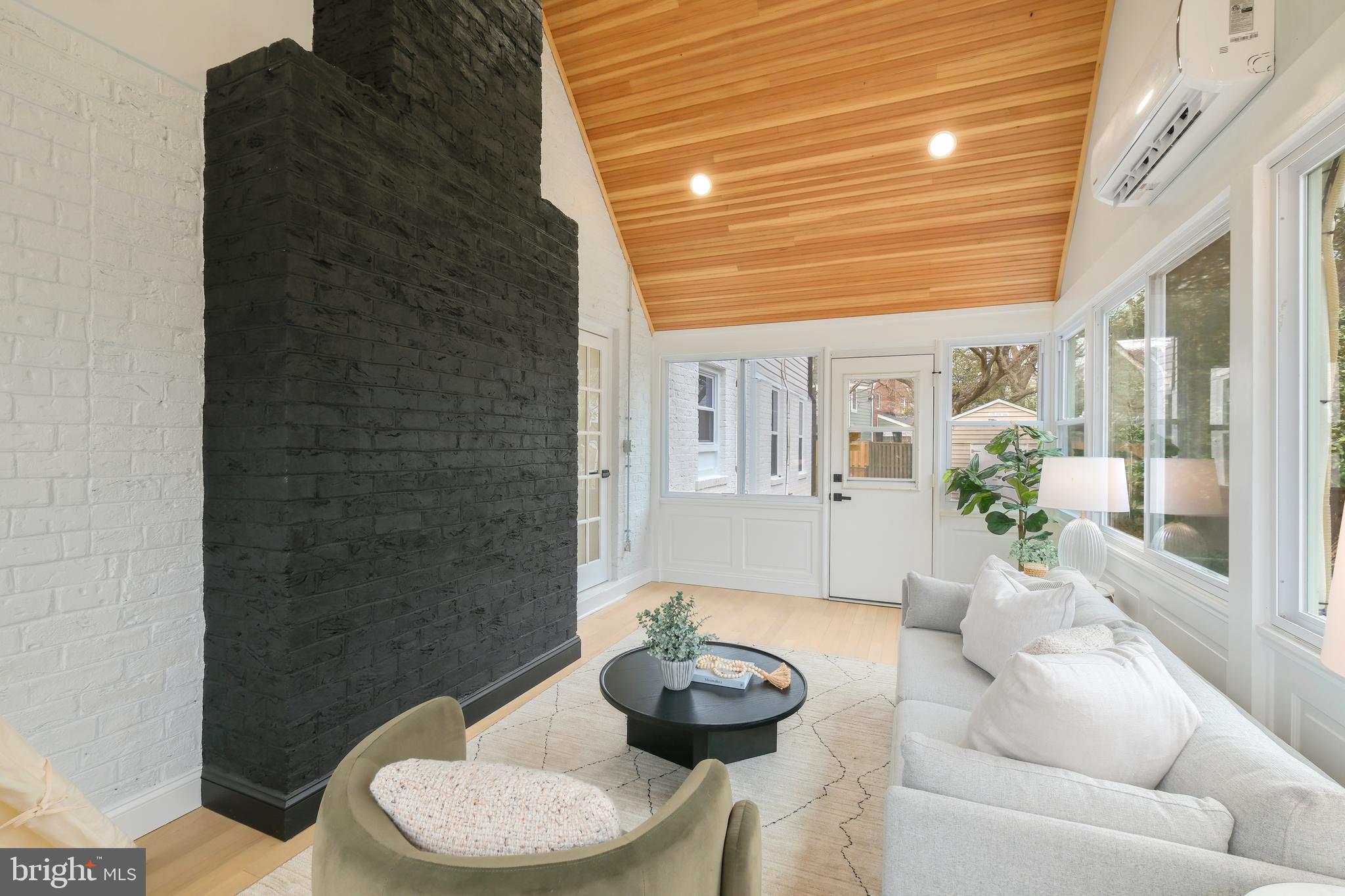 WOODSIDE FOREST - Residential