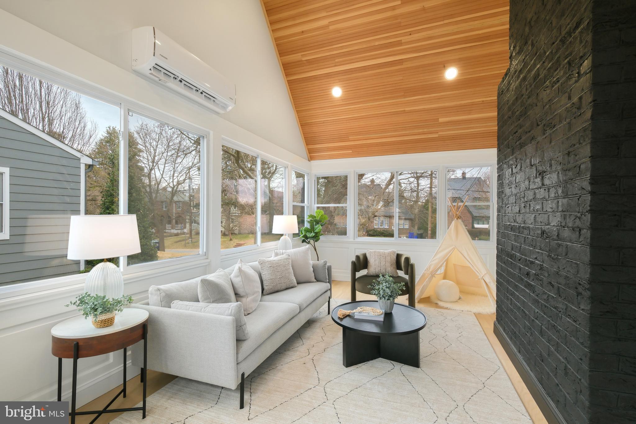 WOODSIDE FOREST - Residential