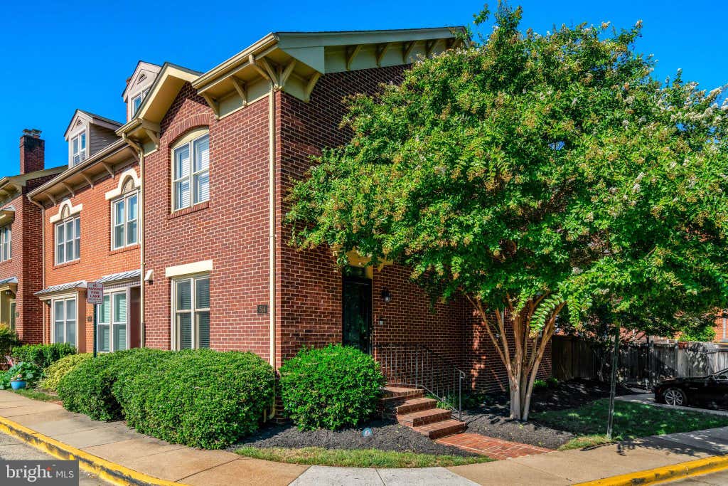 Photo of 514 Colecroft Court, ALEXANDRIA, VA 22314 (MLS # VAAX2064760)